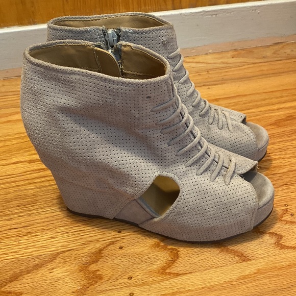 MOVING SALE~ JEFFREY CAMPBELL GREY MARY-ROKS - Picture 2 of 6